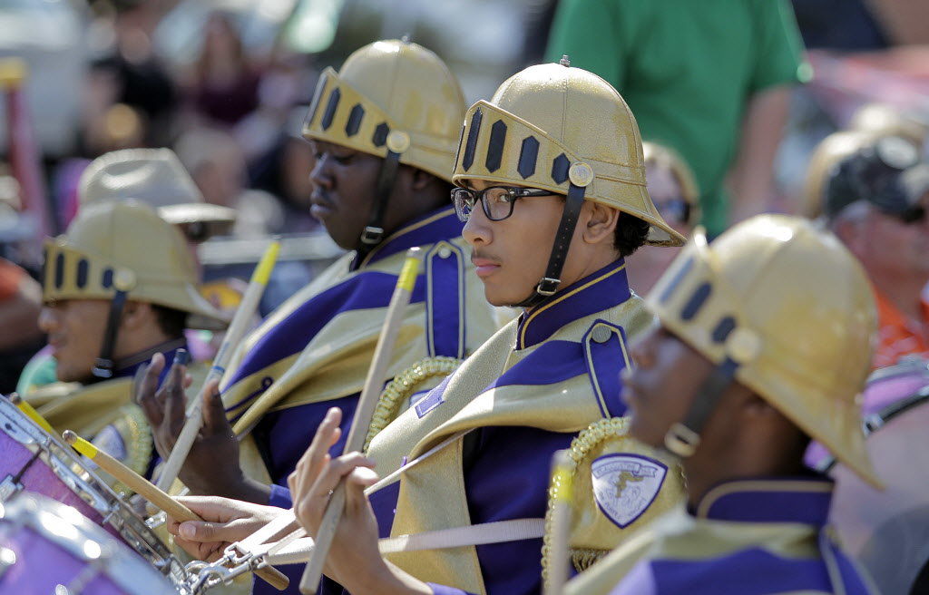 Krewe of Mid-City 2017 rolls in New Orleans: See Mardi Gras parade photos